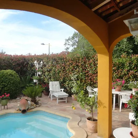 Deux Chez L'habitant Dans De Charme Avec Piscine Et Proche Mer Cuers