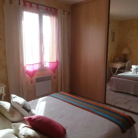 Deux Chez L'habitant Dans De Charme Avec Piscine Et Proche Mer Homestay *