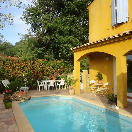Deux Chez L'habitant Dans De Charme Avec Piscine Et Proche Mer Cuers